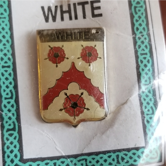 Vintage White family crest pin lapel enamel brooch coat of arms - Picture 4 of 5
